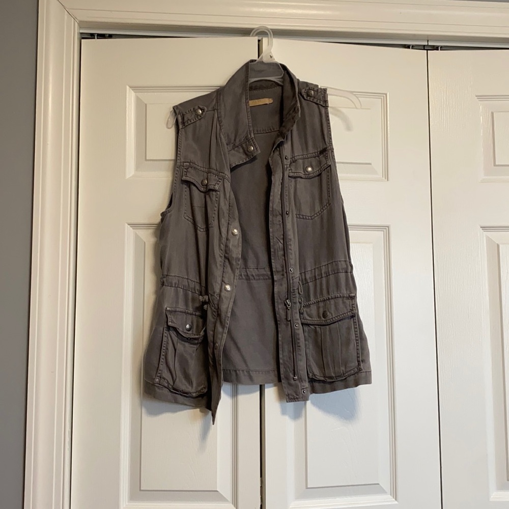Max Jean Gray utility vest. Size small.